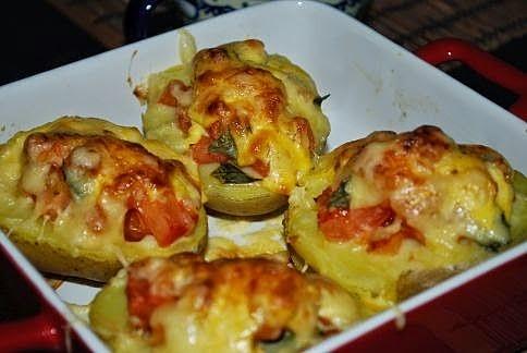 Pomidorowo-bazyliowe pieczone ziemniaki