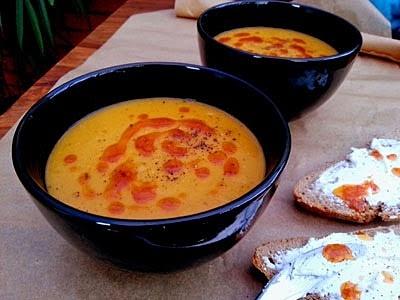 Zupa z dyni z soczewicą i suszonymi pomidorami