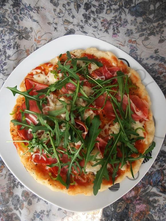 Lekka pizza z patelni