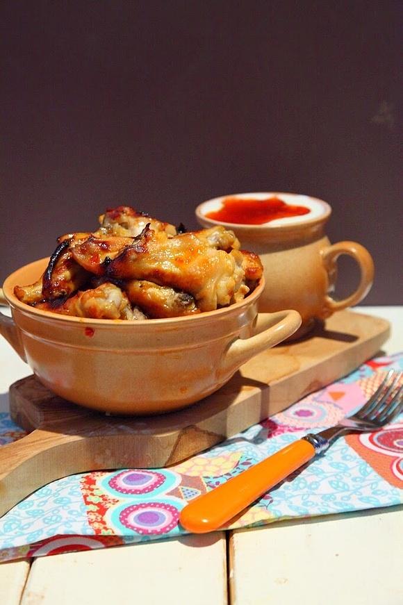 Buffalo hot wings - przepisy na ostre skrzydełka z sosem