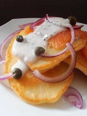 Bliny z wędzonym łososiem