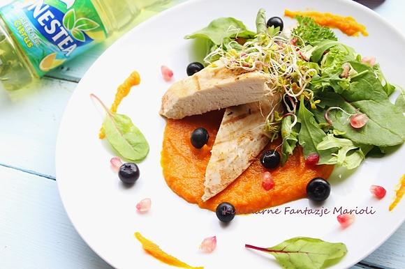 Grillowana pierś z kurczaka marynowana w green tea z puree dyniowym