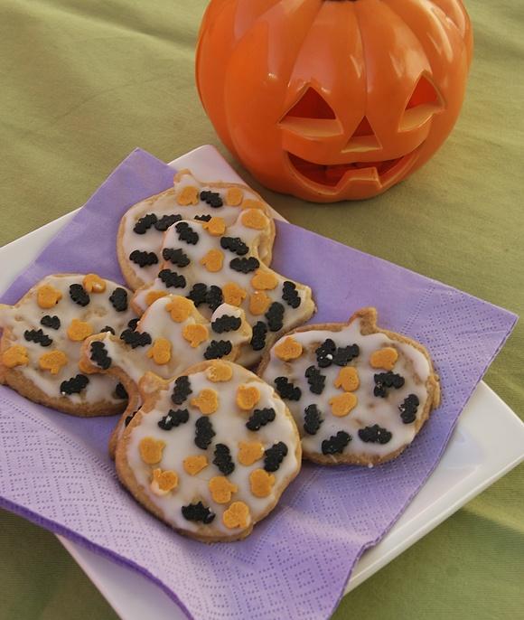 Hallowenowe ciasteczka z lukrem i dekoracją