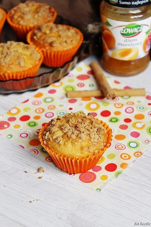 Śniadaniowe muffiny owsiane z dżemem morelowym
