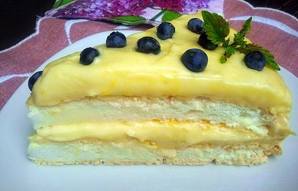 Tort bezowo-cytrynowy