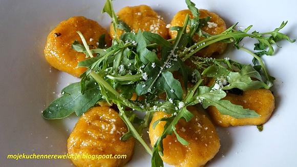 Gnocchi dyniowe z masłem szałwiowym rukolą i parmezanem