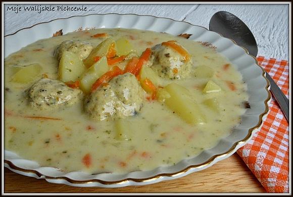 Zupa klopsikowa kwaśny klops