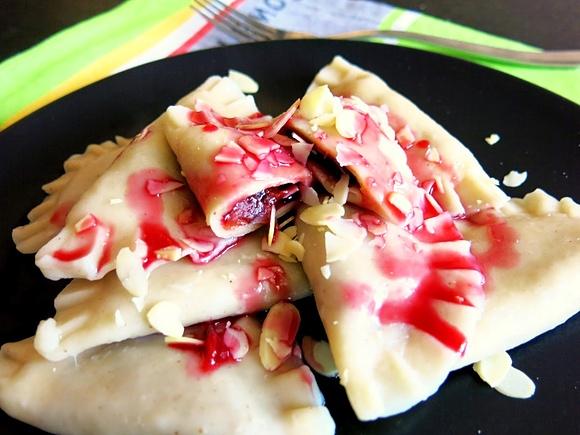 Pierogi ze śliwkami, imbirem i migdałami