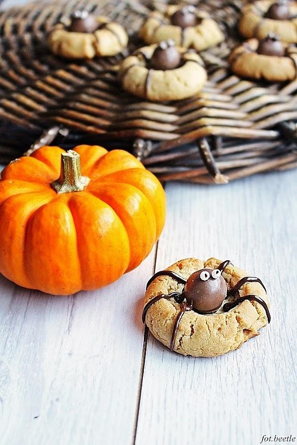 Pajączki na Halloween z masłem orzechowym