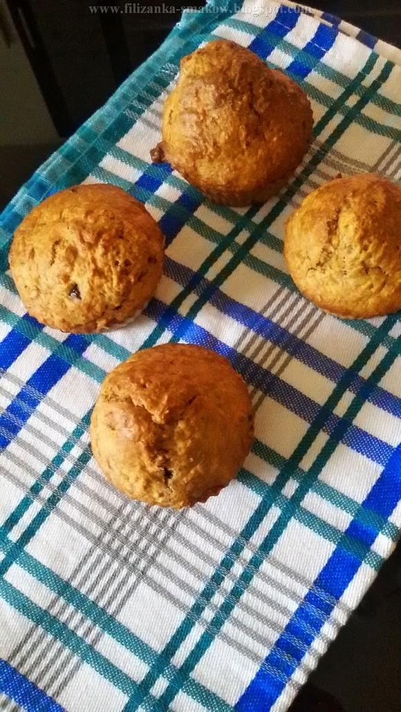 Dietetyczne muffinki owsiane z jabłkiem i bakaliami