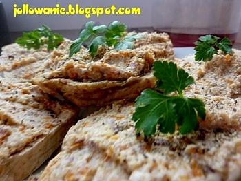 Drobiowa pasta na kanapki z mięsa z rosołu