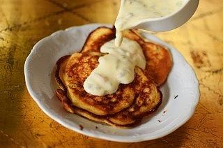 Pancakes na greckim jogurcie z marakują