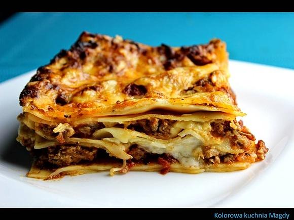 Lasagne z mięsem mielonym pod beszamelem