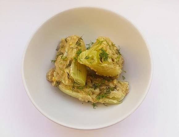 Pieczony fenkuł z pastą tahini