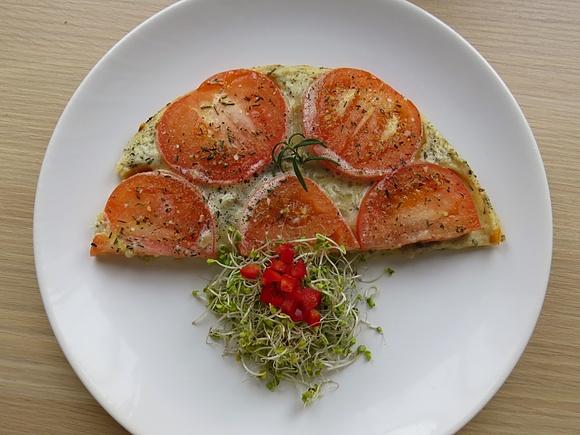 Omlet pizzowy z warzywami na śniadanie