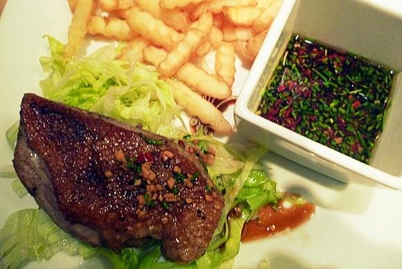 Pieczona pierś kaczki z sosem sezamowo-sojowym