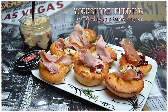 Yorkshire pudding potrawa angielska małe bułeczki z ciasta naleśnikowego