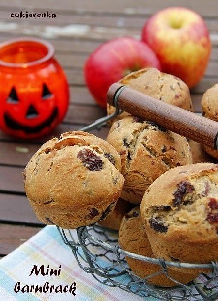 Mini barnbrack irlandzki drożdżowy chlebek z rodzynkami i przyprawami