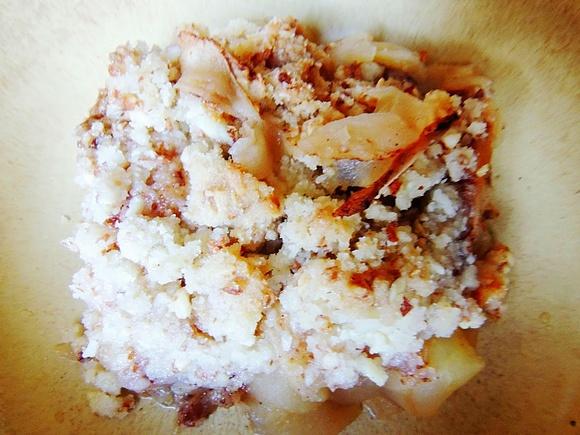 Apple crumble z migdałową kruszonką