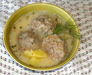 Zupa z klopsikami ryżowo-pieczarkowo-marchewkowymi z ziemniakami