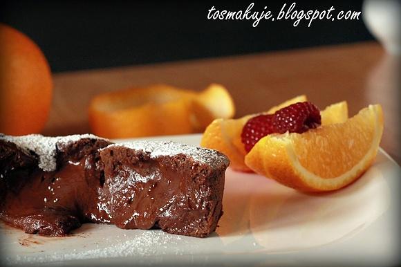 Lava cake - czekoladowe ciasto z płynnym wnętrzem