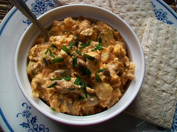 Sałatka z tofu i makreli z puszki