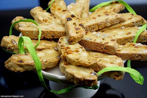 Cantuccini z migdałami i bakaliami