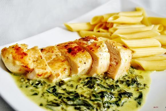 Penne z sosem szpinakowym i kurczakiem