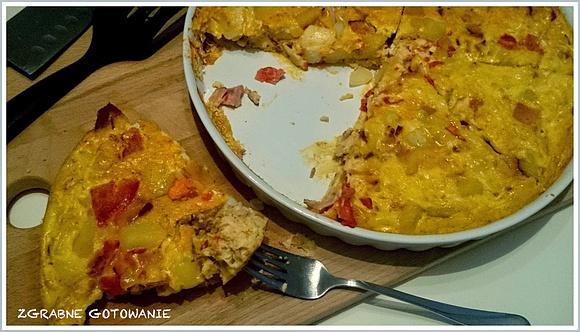 Hiszpańska frittata z ziemniakami, szynką i pomidorami
