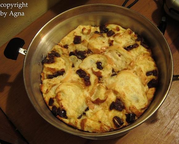 Pudding z bagietki z daktylami