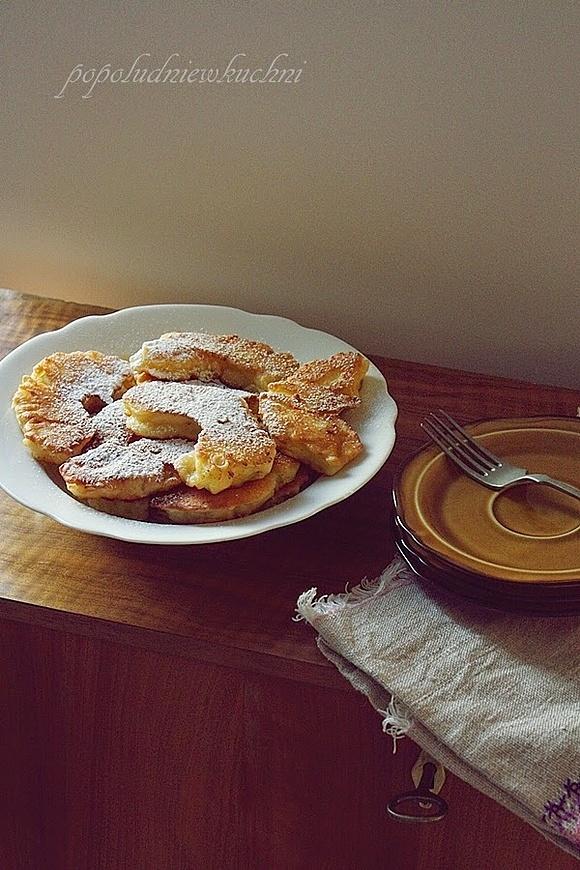 Smażony ananas w cieście