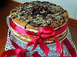Dobosz ciasto z kremem i plackami miodowymi