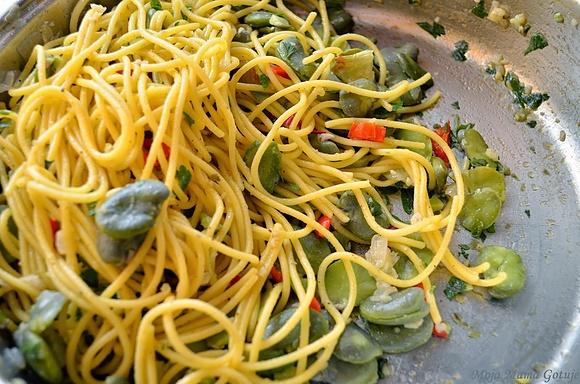 Makaron spaghetti z bobem