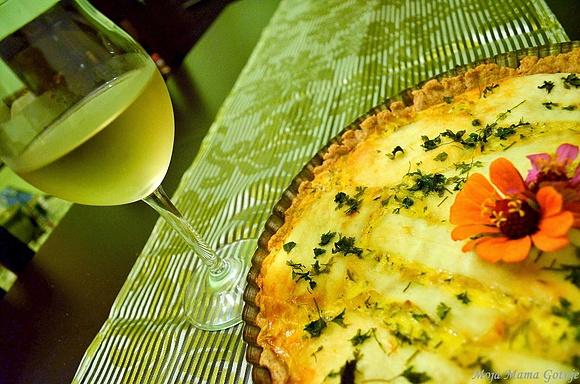 Quiche z duszonymi porami i kozim serem