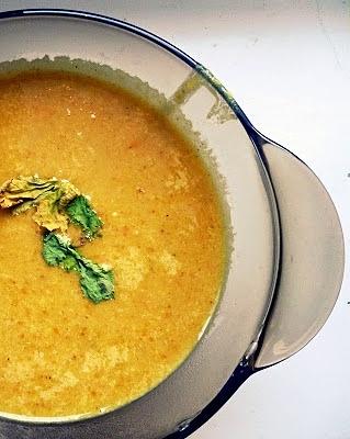 Indyjska zupa Mulligatawny krem z soczewicy i mleczka kokosowego