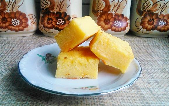 Blondie z kremem pomarańczowym i czekoladą