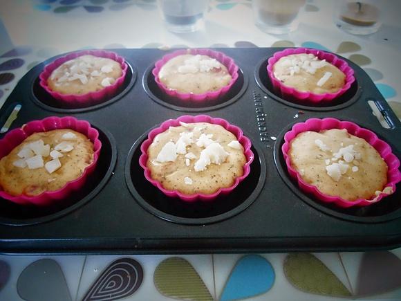 Wytrawne muffiny z fetą i oliwkami