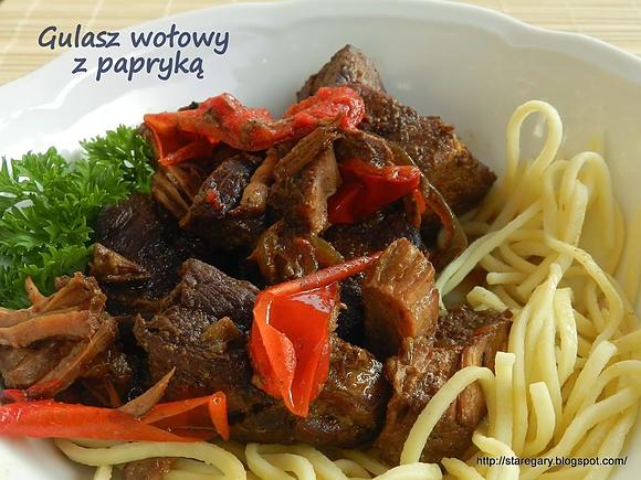 Gulasz wołowy z papryką w wolnowarze