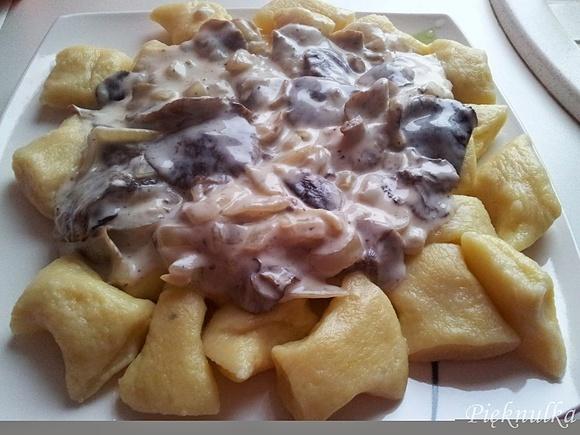 Kopytka z sosem grzybowym