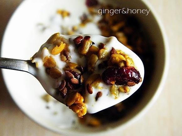 Dyniowa granola z żurawiną i słonecznikiem