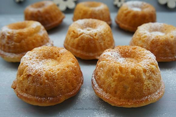 Cytrynowe babeczki z lemon curd i ricottą