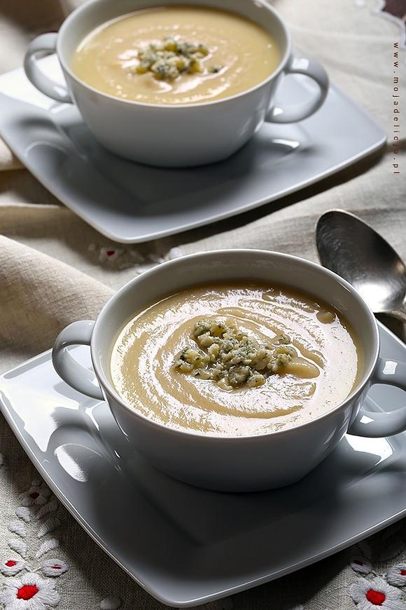 Krem z selera z jabłkami i serem Stilton