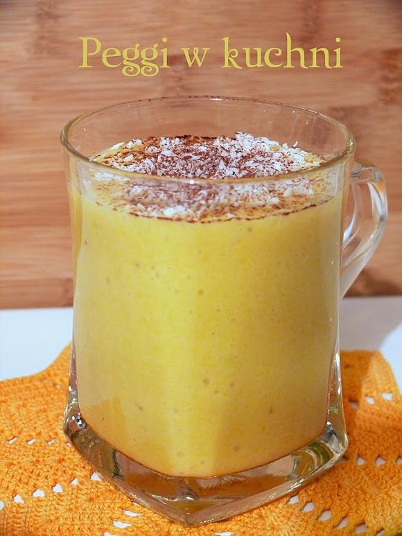 Smoothie z mleka kokosowego i owoców
