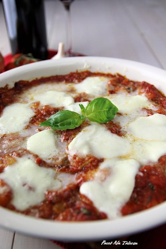 Gnocchi zapiekane z mozzarellą i pomidorami – Szybki przepis na włoską zapiekankę