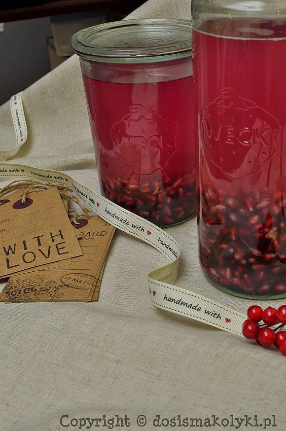 Pestki granatu w alkoholu - przepis na prezent świąteczny