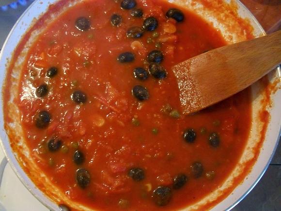 Pasta a'la puttanesca