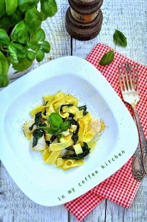 Tagliatelle z kurczakiem i szpinakiem