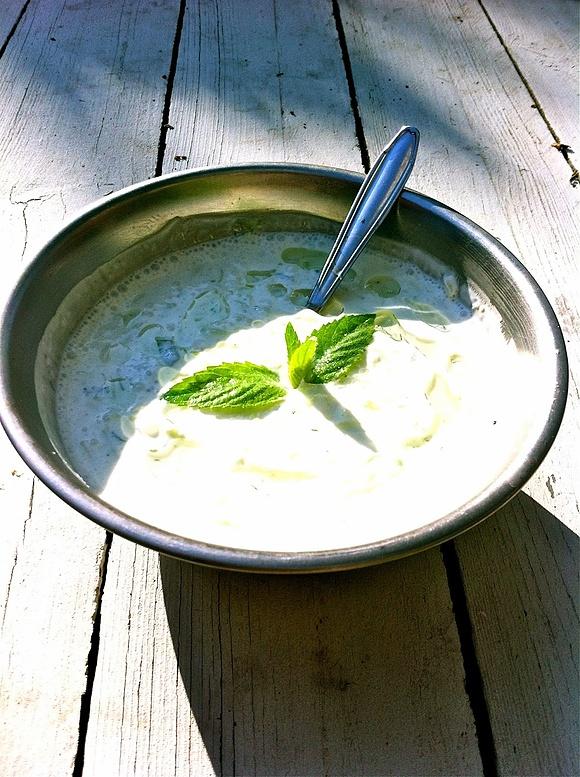 Tzatzyki z miętą i ogórkiem na jogurcie greckim