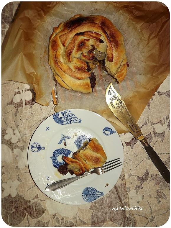 Kaszanka z jabłkami zapiekana w cieście