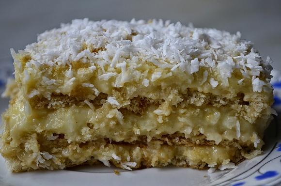 Rafaello deser bez pieczenia z budyniem i kokosem